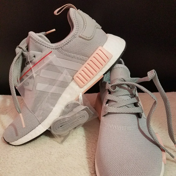 le adidas nmd r1 w grigio e rosa poshmark le adidas nmd r1 w grigio e rosa poshmark